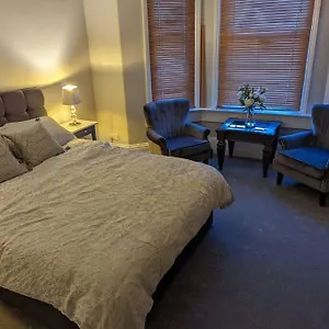 Gorgeous Cosy Flat With Free Parking And Garden Bath