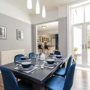 Stylish Lytham 5 Bedroom 3 Bathroom House With Hot Tub Lytham St Annes