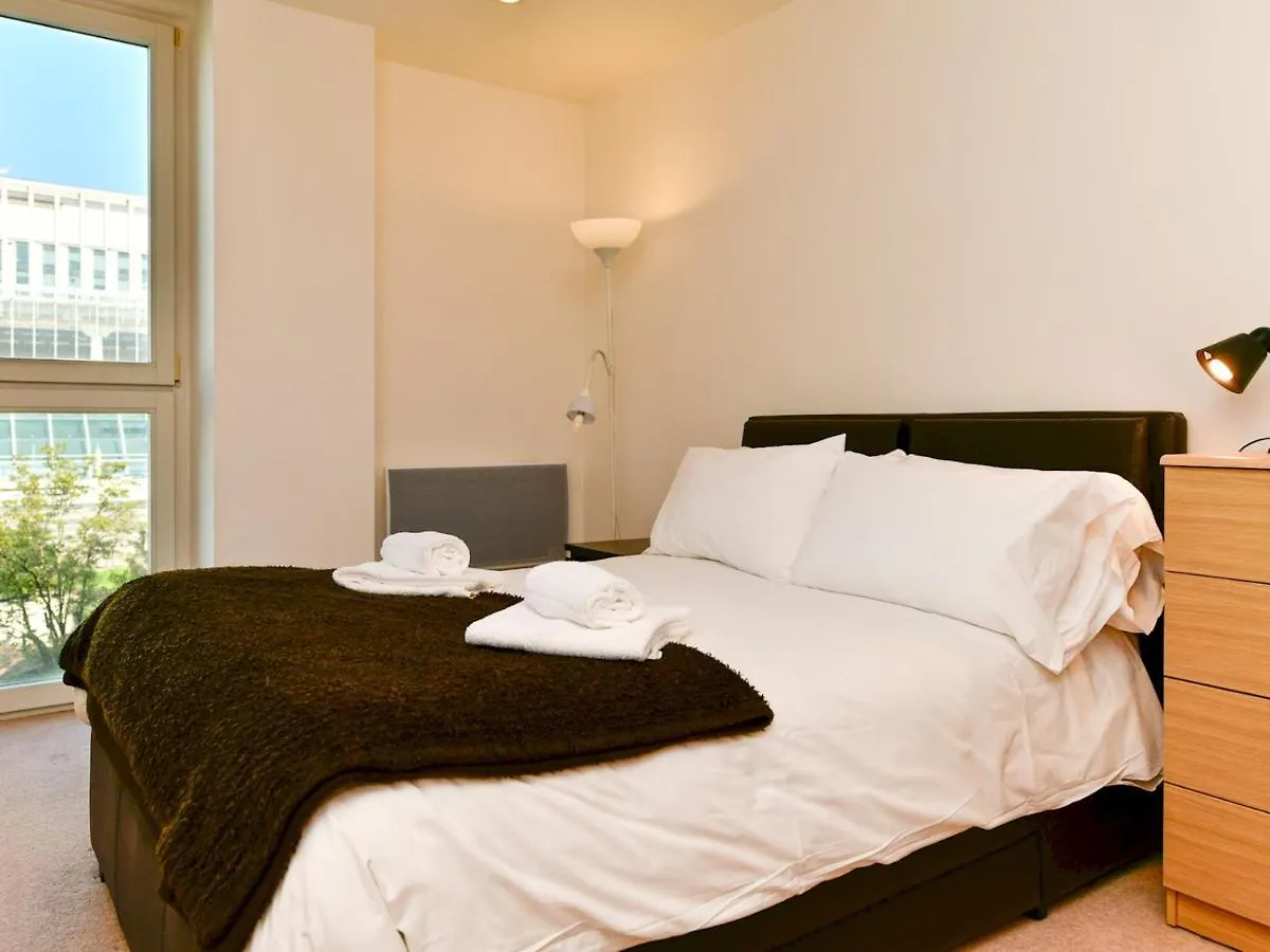 Pass The Keys Super Central Spacious 2 Bed Apartment With Parking Cardiff