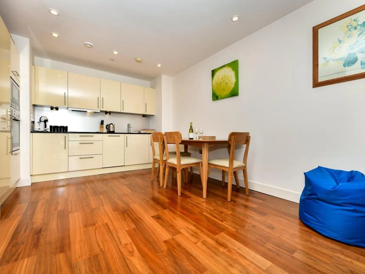 Pass The Keys Super Central Spacious 2 Bed Apartment With Parking Cardiff