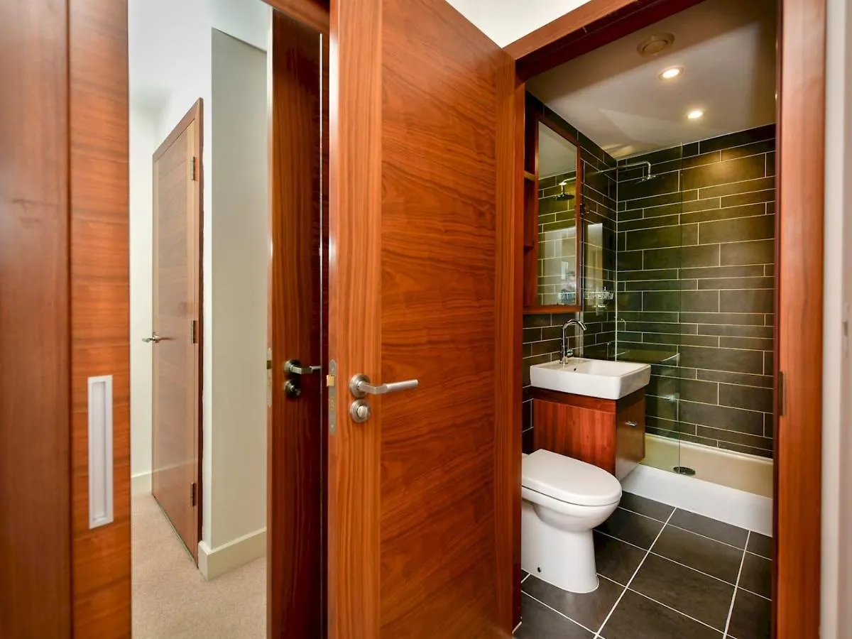 Pass The Keys Super Central Spacious 2 Bed Apartment With Parking Cardiff 0*,  Regno Unito
